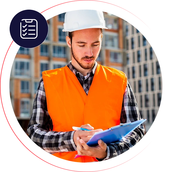 Técnicos realizando inspeção preventiva em sistema elétrico predial com checklists e equipamentos de medição.